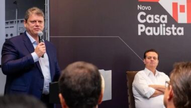 Eleições em São Paulo: Após aparecer como garoto-propaganda involuntário da convenção no convite de Kassab, Tarcísio faltou à convenção do PSD