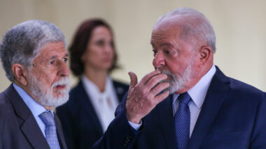 Amorim classifica crise entre Brasil e Argentina como a mais grave desde a redemocratização, após ataques de Milei a Lula e Moraes.