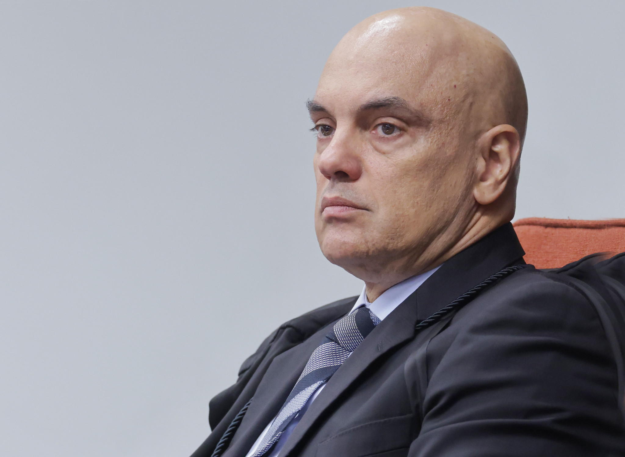 Moraes manda PGR se manifestar após Flávio Bolsonaro não comparecer à PF