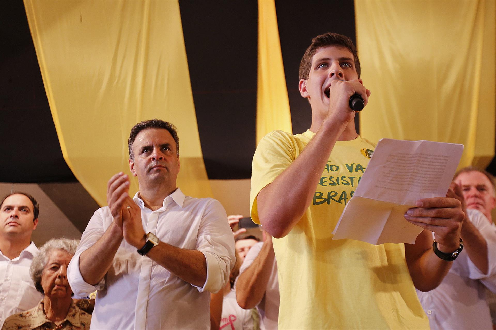 Colado em Lula por governo estadual, João Campos fez campanha contra reeleição de Dilma em 2014