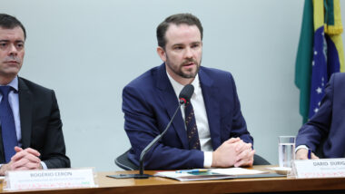 Em meio ao defeso eleitoral e diante de vedações a nomes ligados aos partidos, ministro da Fazenda faz série de entrevistas.