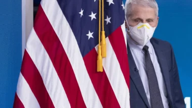 O que diz o diário de Anthony Fauci sobre Trump e a origem da Covid-19