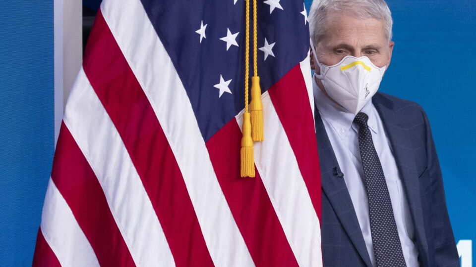 O que diz o diário de Anthony Fauci sobre Trump e a origem da Covid-19