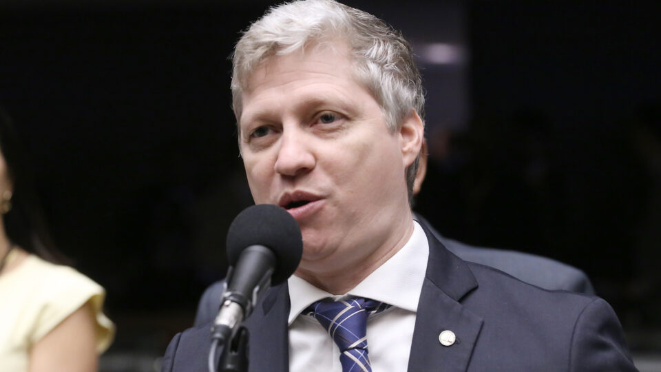 Justiça rejeita ação do PT contra Van Hattem por chamar Lula de “ladrão”