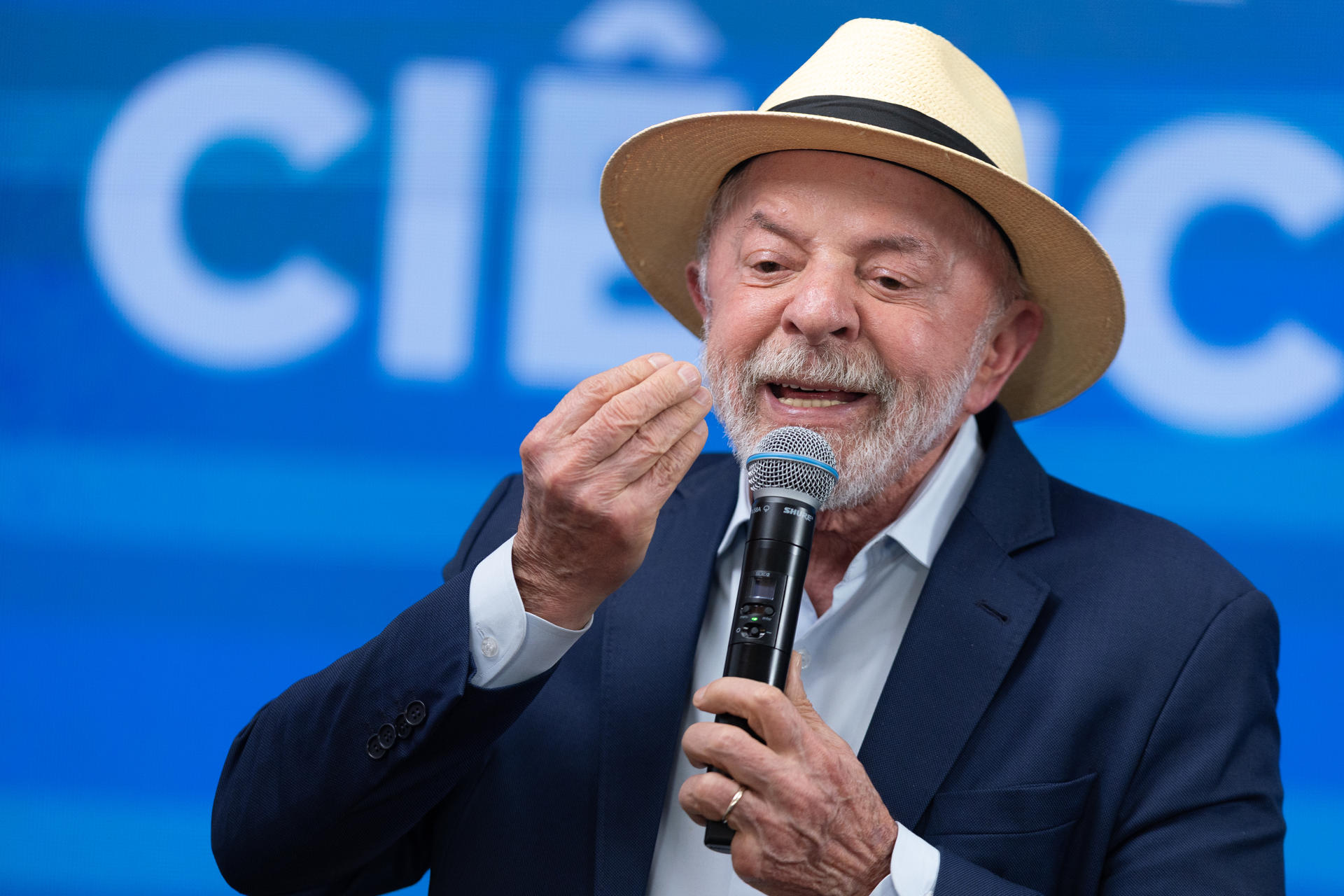 Lula sanciona o Pix Pensão para destravar pensões, mas a disputa sobre prioridade e execução das pautas para mulheres segue acirrada