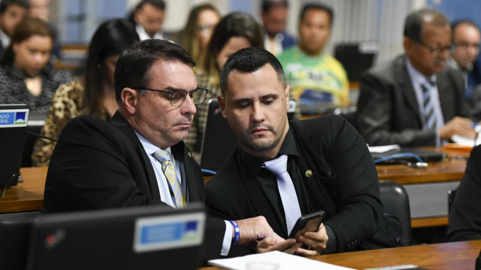 Flávio Bolsonaro Cleitinho palanque Minas Gerais