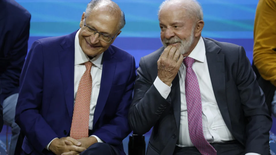 “Mesmo se só errarmos, não perderemos essas eleições”, diz Lula