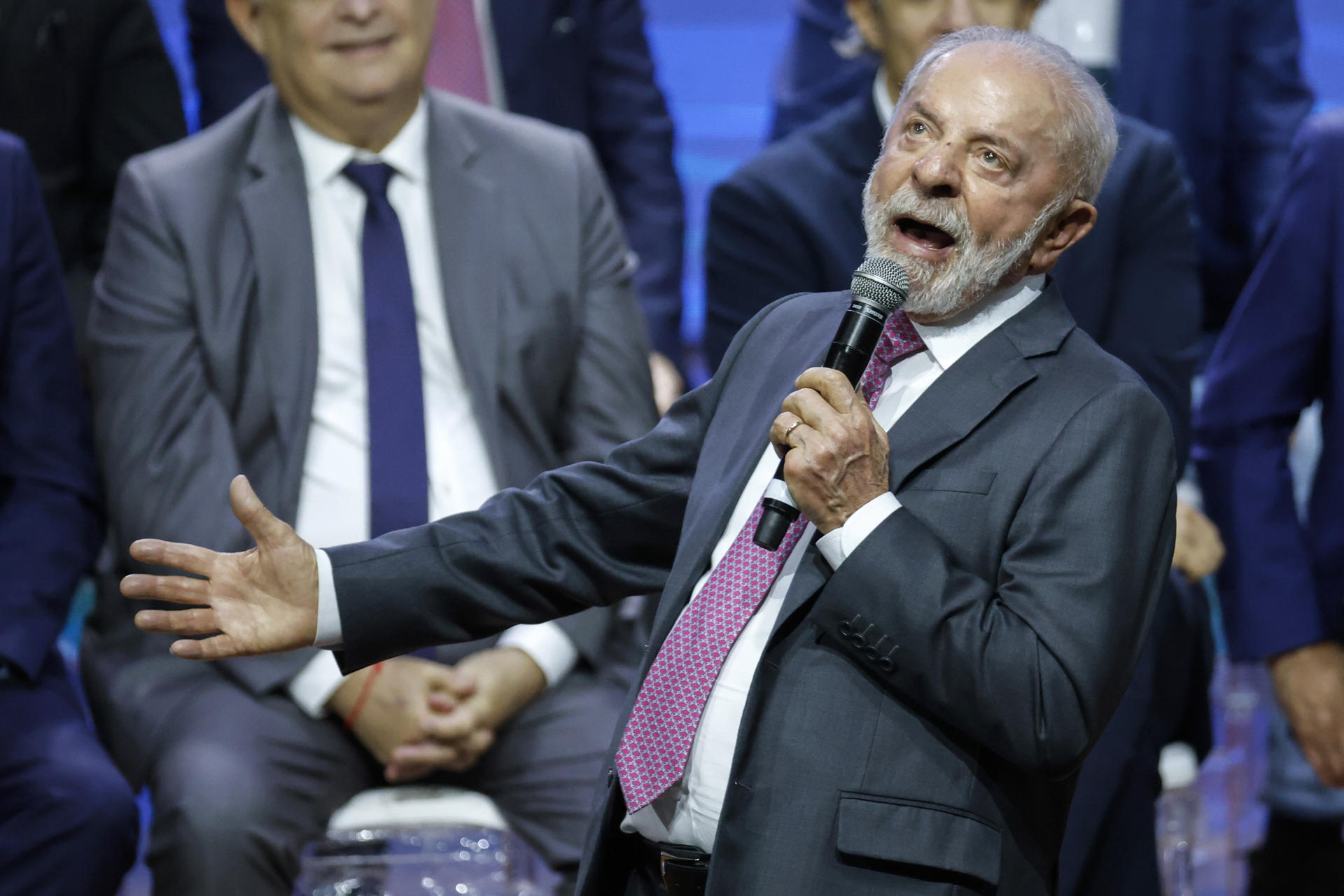 Lula reage a Trump e Milei e diz que “ninguém vai meter o bedelho nas eleições”