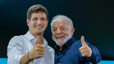 Eleição 2026: com Raquel Lyra em vantagem, João Campos reforça ligação com Lula na disputa pelo governo em Pernambuco.