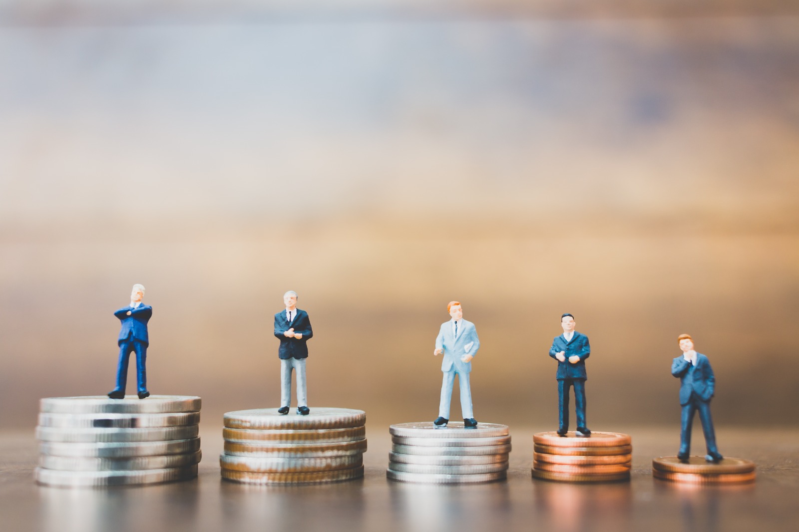 Levantamento com quase 1 milhão de trabalhadores revela que auge salarial no Brasil ocorre entre 46 e 55 anos