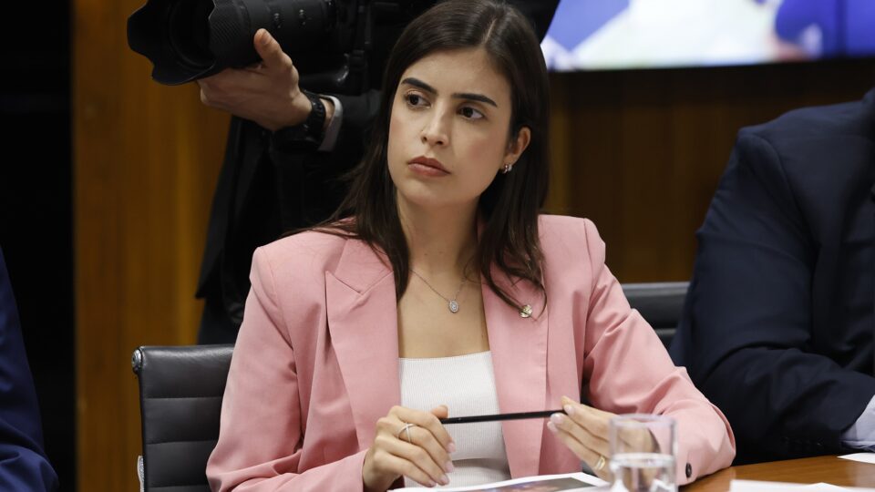 Como funciona o “Pix Pensão”, proposta de Tabata Amaral que virou lei
