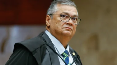 Dino afirma que “totalitarismo” e “trapaças” alimentam ataques ao Judiciário