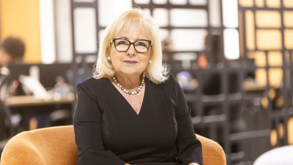 Leyla Nascimento ressalta a contribuição da ABRH-PR para a evolução da gestão de pessoas, impulsionando debates e fortalecendo o papel estratégico do RH nas organizações.