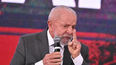 Lula diz que Lulinha "jura" ser inocente e promete não usar cargo para protegê-lo