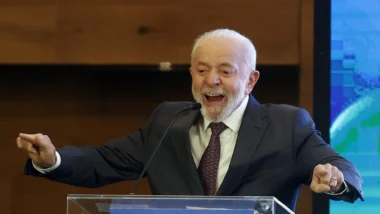 Trump tentará interferir nas eleições para ajudar "o lado de lá", diz Lula