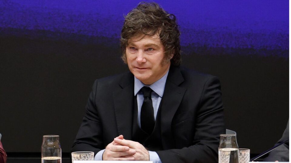 Milei compartilha imagem de Lula com líderes de esquerda e faz ironia
