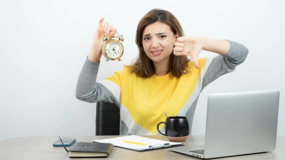 “Colaboradores em burnout apresentam queda significativa de desempenho, aumento de erros e mais retrabalho”