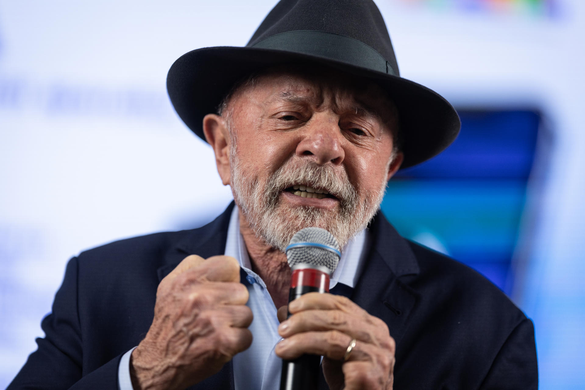 Lula contraria regra eleitoral e pede votos na BA: “dá um votinho para mim”