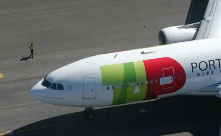 Avião da TAP com destino a Curitiba declara emergência e volta a Lisboa