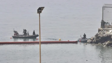 barreira flutuante Ceuta Espanha migrantes