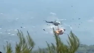 Helicópteros colidindo na Grécia.