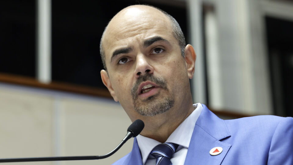 PSD oficializa candidatura de Mateus Simões ao governo de MG