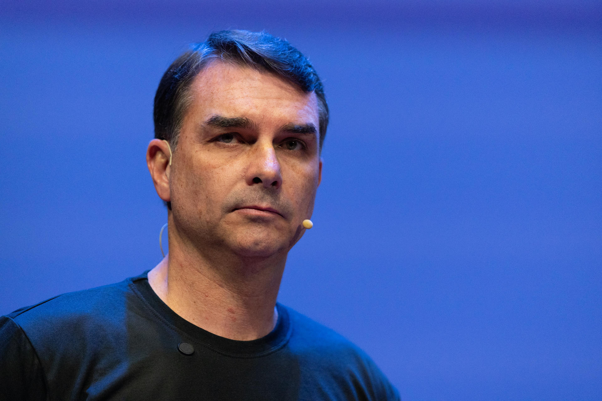 Flávio Bolsonaro atribui vídeo de Michelle a insegurança