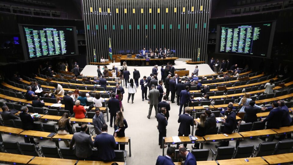 Congresso e STF retornam ao trabalho sob pressão das eleições