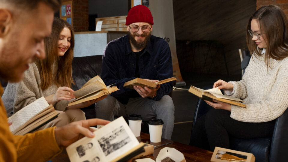 Ressaca Literária: O Clube que Transforma Leitura em Experiência Coletiva
