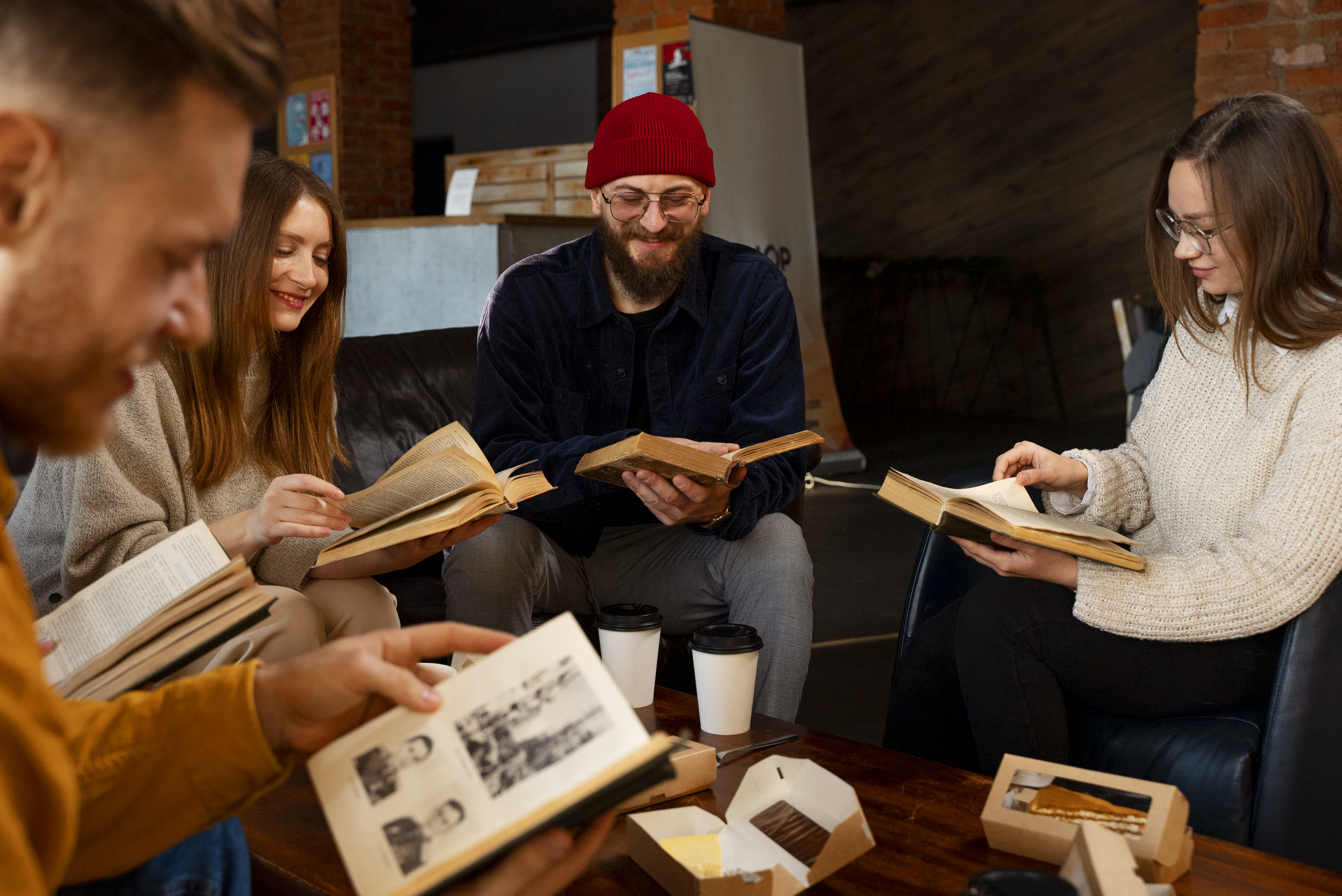 Ressaca Literária: O Clube que Transforma Leitura em Experiência Coletiva