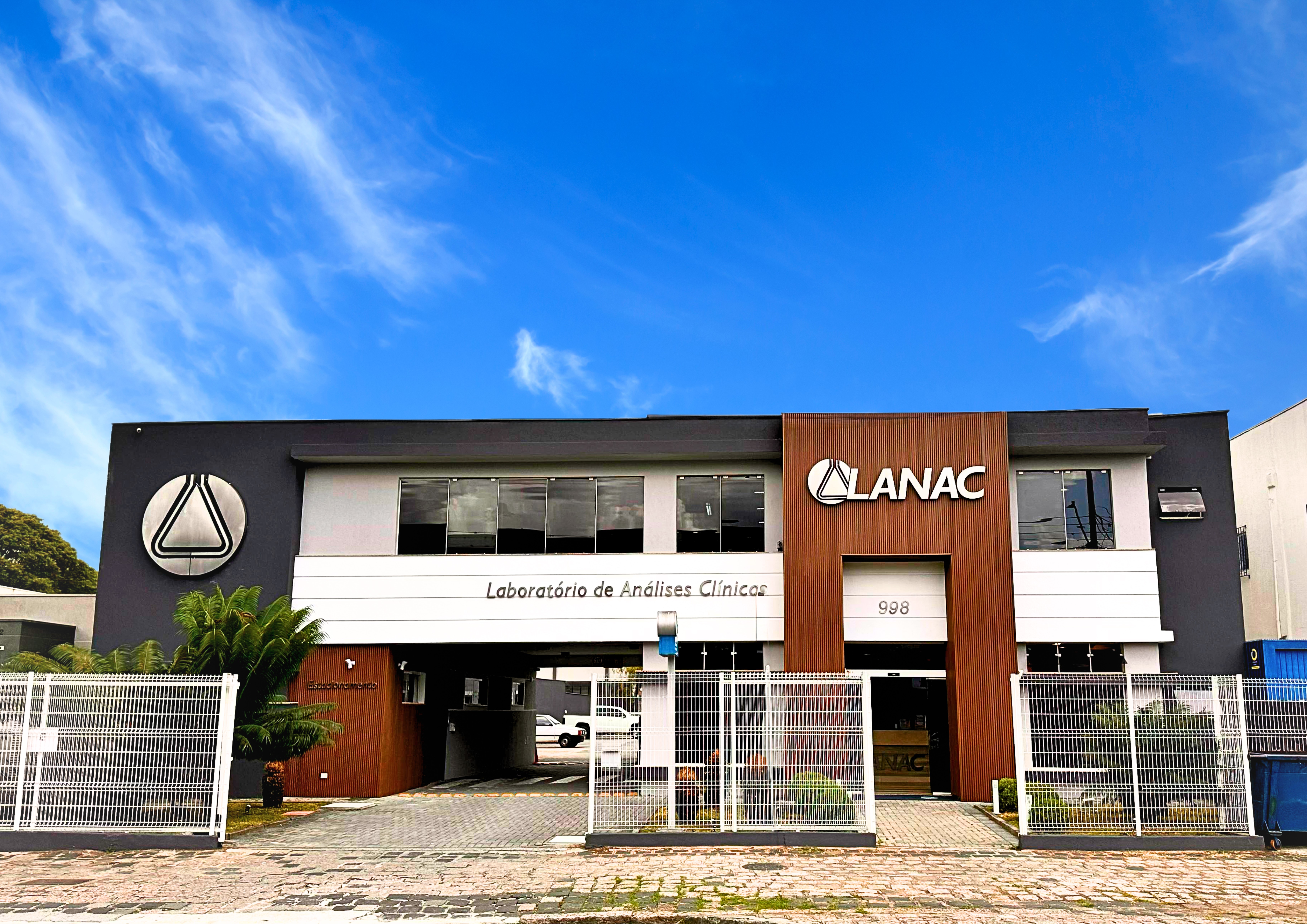 Com investimento de R$ 2 milhões no último ano, o LANAC comemora 35 anos de atuação, com mais de 70 postos de coleta e atendimento a 13 hospitais do Paraná.