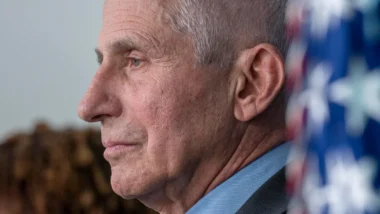 Anthony Fauci: silêncio no Congresso foi protegido pela Quinta Emenda.