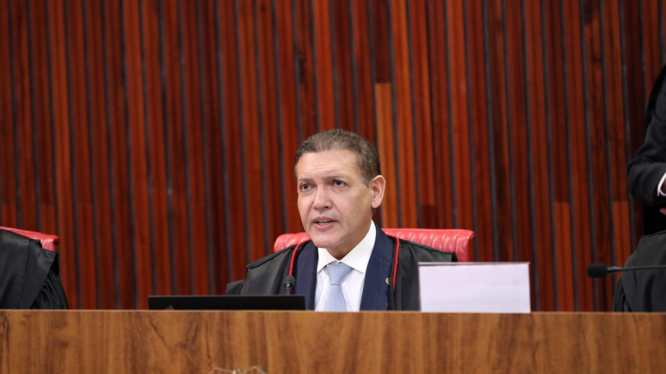 Nunes Marques reforça confiança nas urnas eletrônicas na retomada do TSE