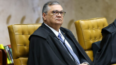 Decisão ocorre logo após ministro assumir relatoria de novo inquérito.