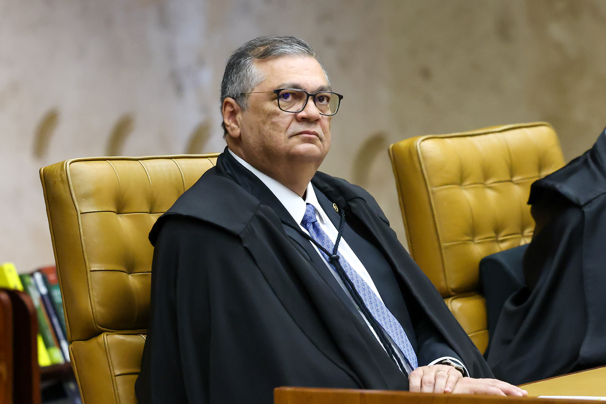Dino autoriza PF a investigar Lulinha por tráfico de influência