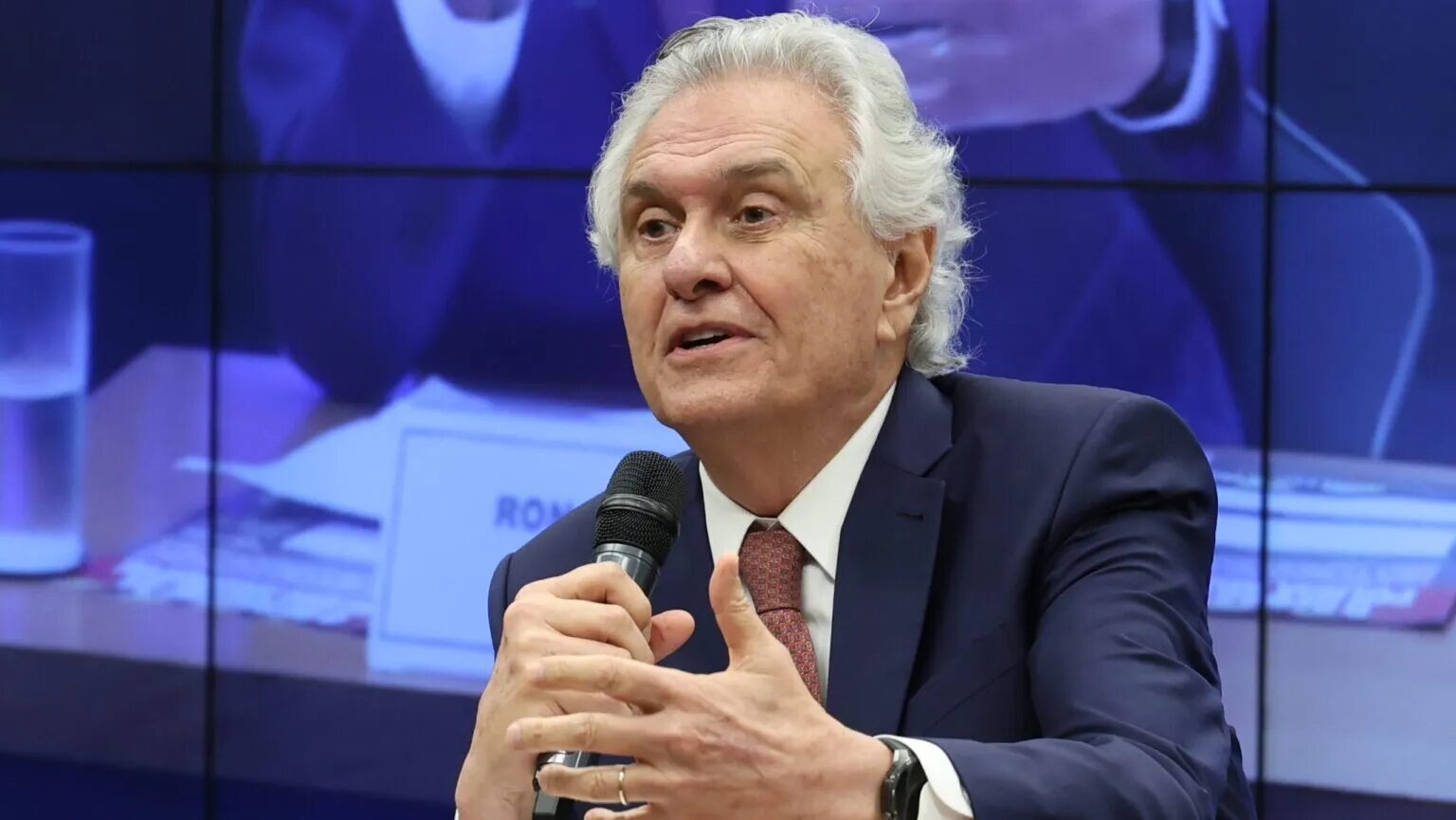 Caiado promete indulto a Bolsonaro e defende pacificação em sabatina