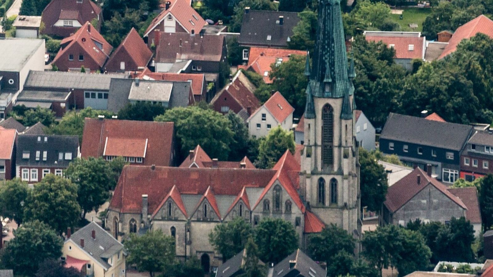 Igreja em Altenberge revela cemitério medieval com mais de mil anos e reforça origem cristã da Alemanha