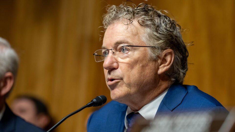 Quem é Rand Paul e por que ele desafia o governo Trump mesmo sendo republicano?