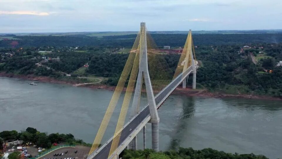 Novas regras ampliam uso da Ponte da Integração; caminhoneiros protestam