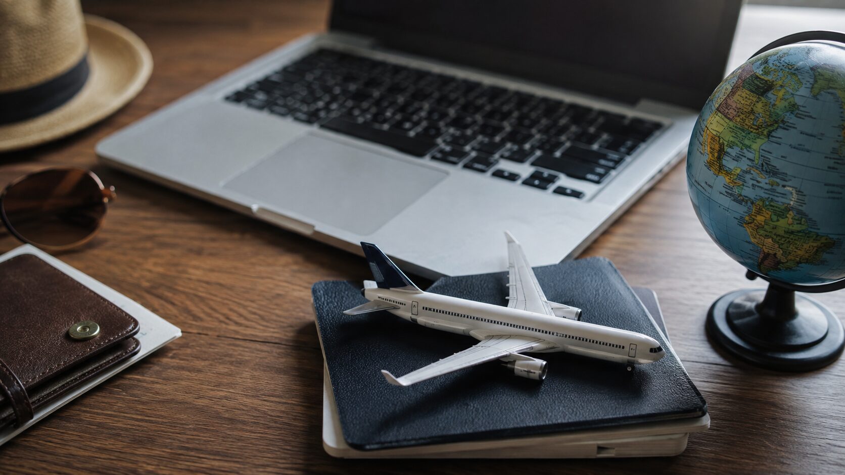 Viajar começa muito antes do embarque. Antes de confirmar passagens e reservas, conhecer seus direitos e compreender as regras do contrato pode evitar transtornos, prejuízos e conflitos. Em um cenário de compras cada vez mais digitais, informação e transparência são os melhores companheiros de viagem.