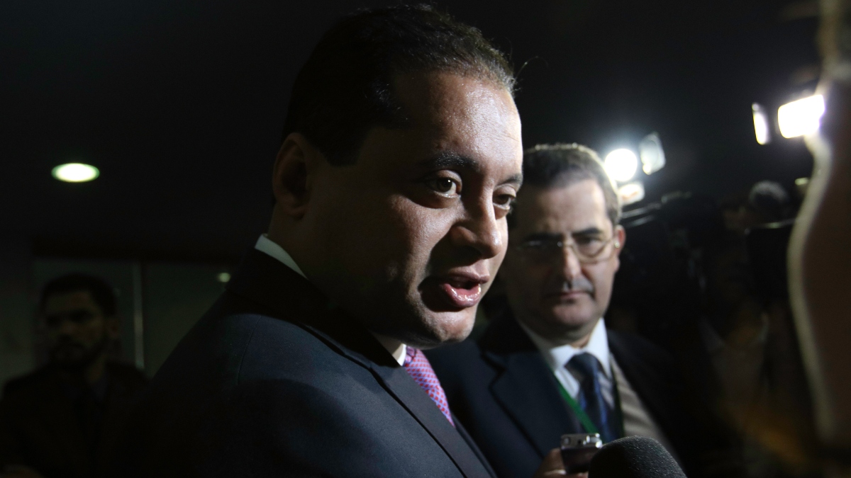 Quem é o senador alvo de investigação por fraude bilionária no INSS?