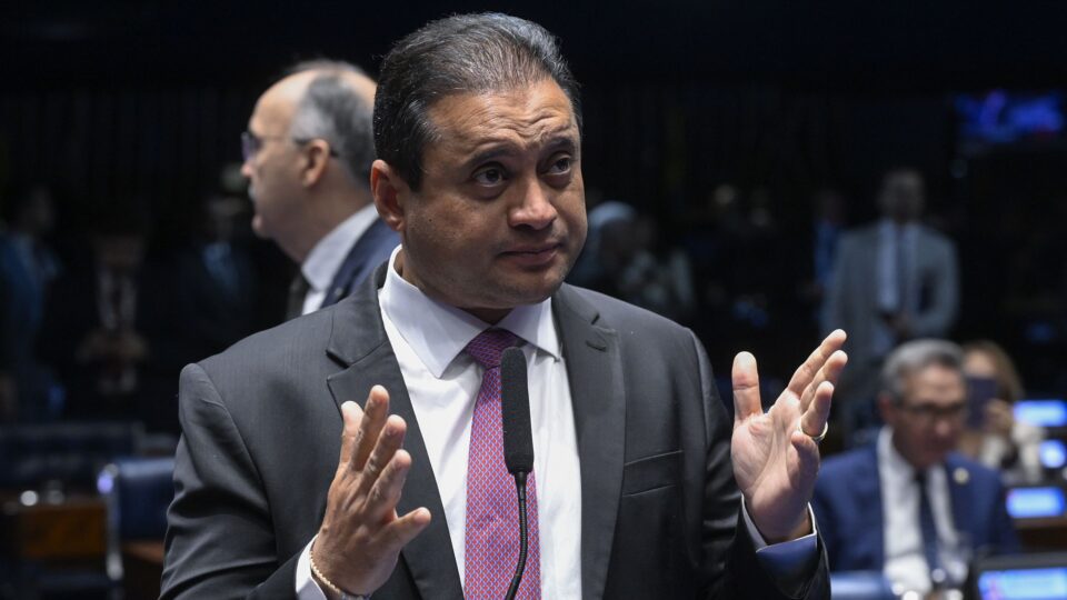 Estar enroscado em escândalo é requisito para ser líder do governo Lula no Congresso?