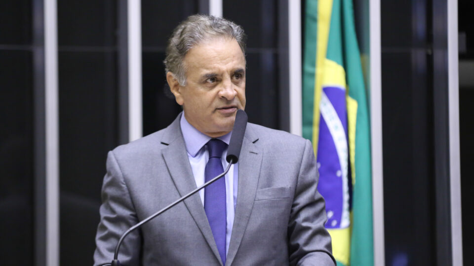 Aécio Neves anuncia que não disputará as eleições de 2026