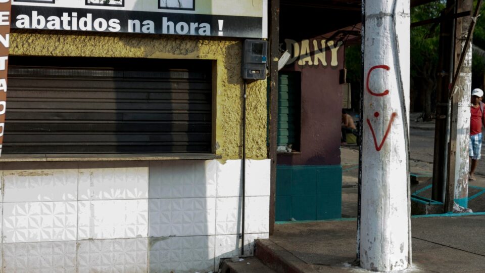 Polícia mira 98 integrantes do Comando Vermelho por roubo de veículos no RJ
