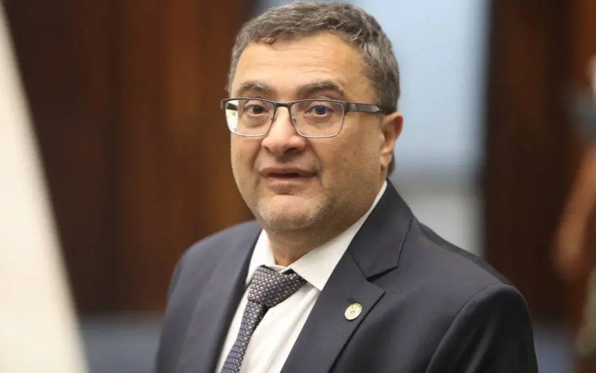 Requião Filho confirma Michele Caputo como vice.