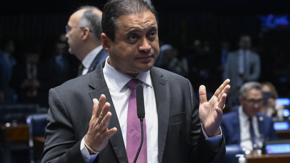 Vice-líder de Lula, senador Weverton Rocha (PDT-MA), estaria ligado a esquema que transportava dinheiro vivo em voos particulares