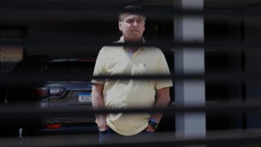 Bolsonaro pede autorização a Moraes para receber os filhos no Dia dos Pais