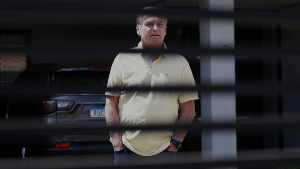Bolsonaro pede autorização a Moraes para receber os filhos no Dia dos Pais