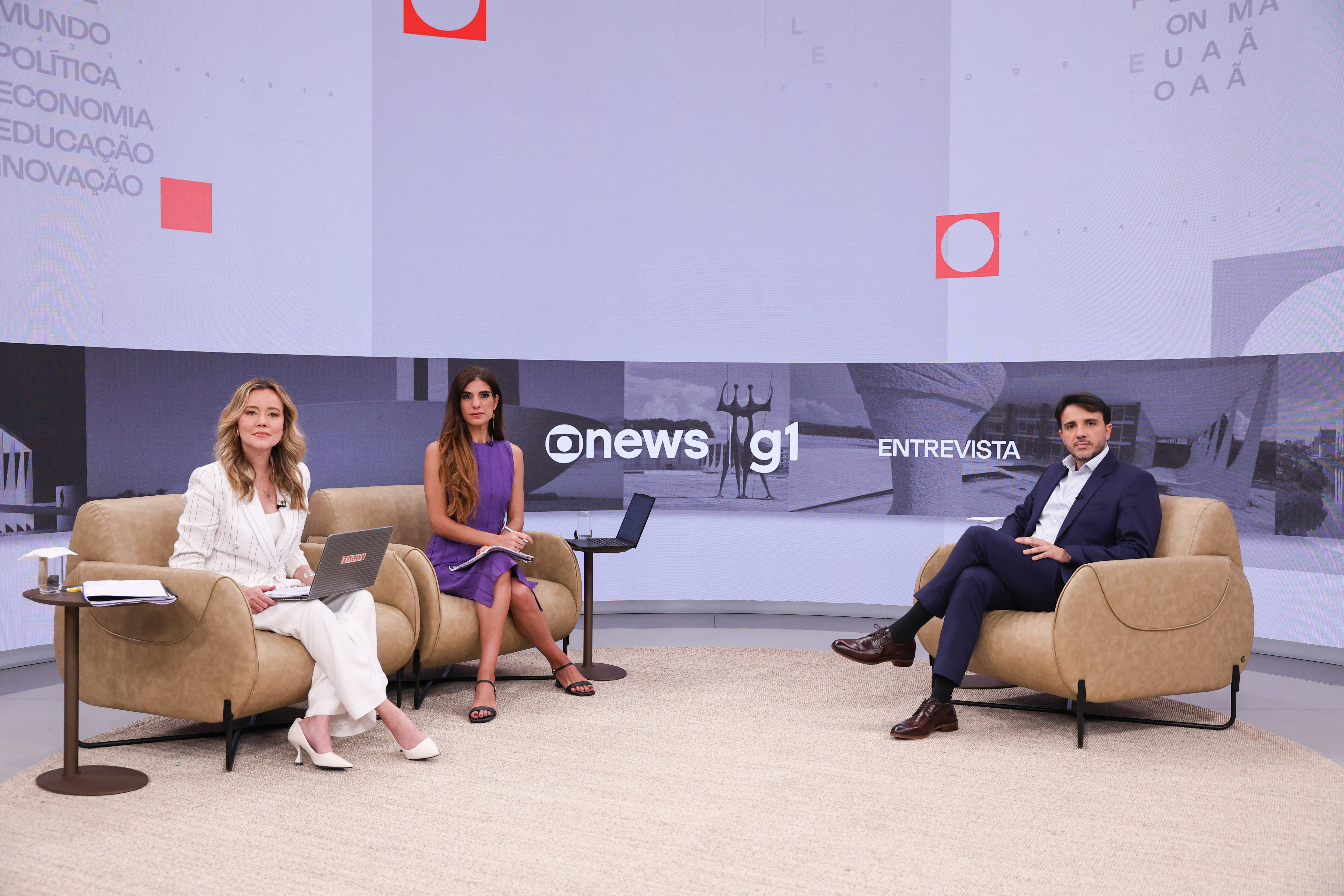 Renan incorpora como lema de campanha slogan sobre desobediência a decisões do STF