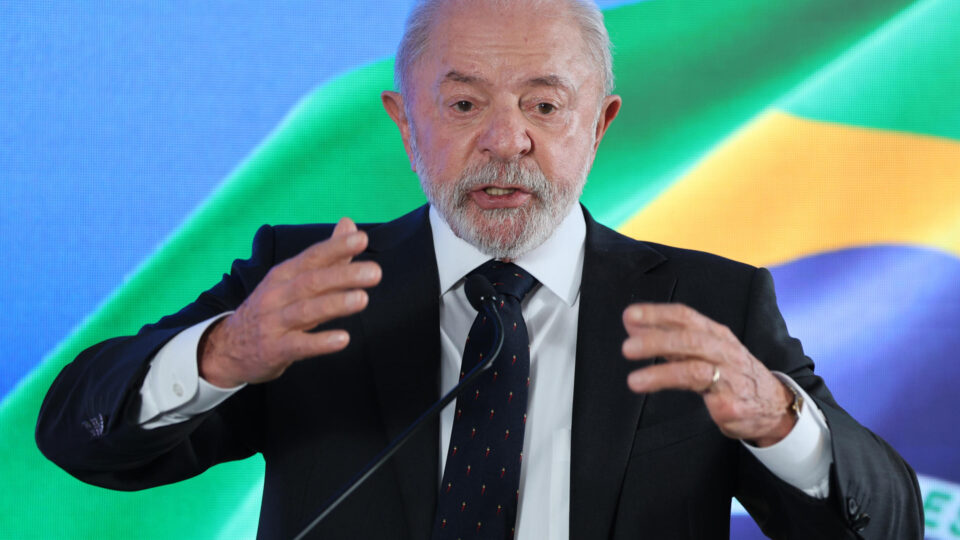 Lula sanciona MP do Frete e veta anistia a multas por bloqueios de rodovias em 2022